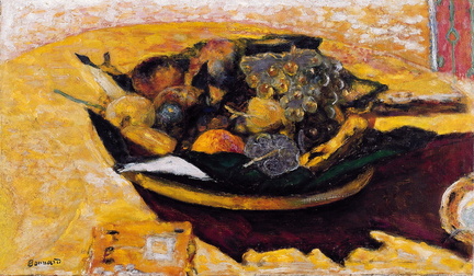 Coupe de fruits sur une table